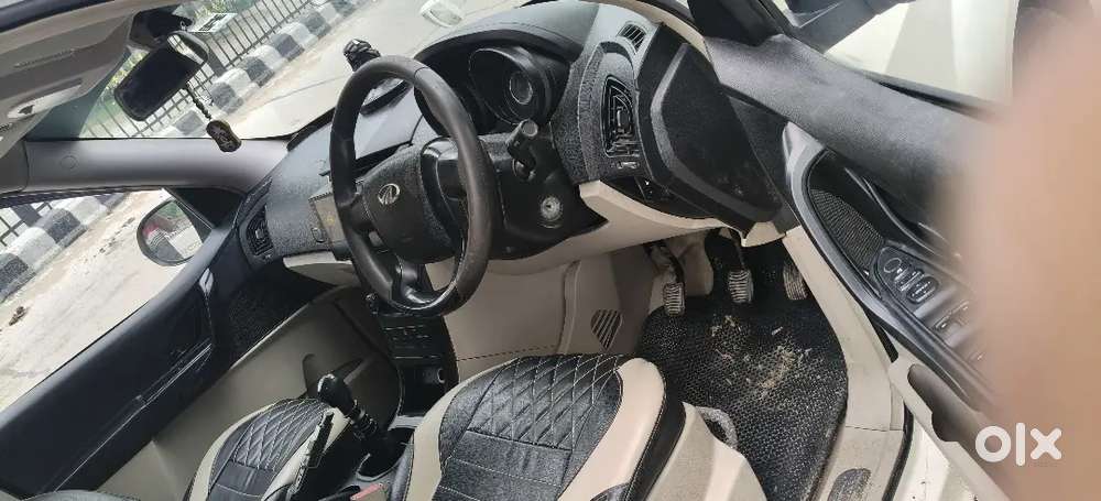 Mahindra Xuv500 . 12 /2017 Variant