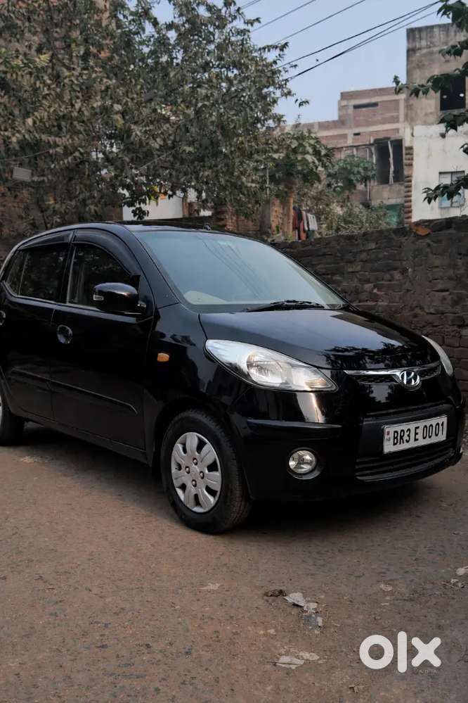 Hyundai I10 2010 With Sunroof And 0001 Number