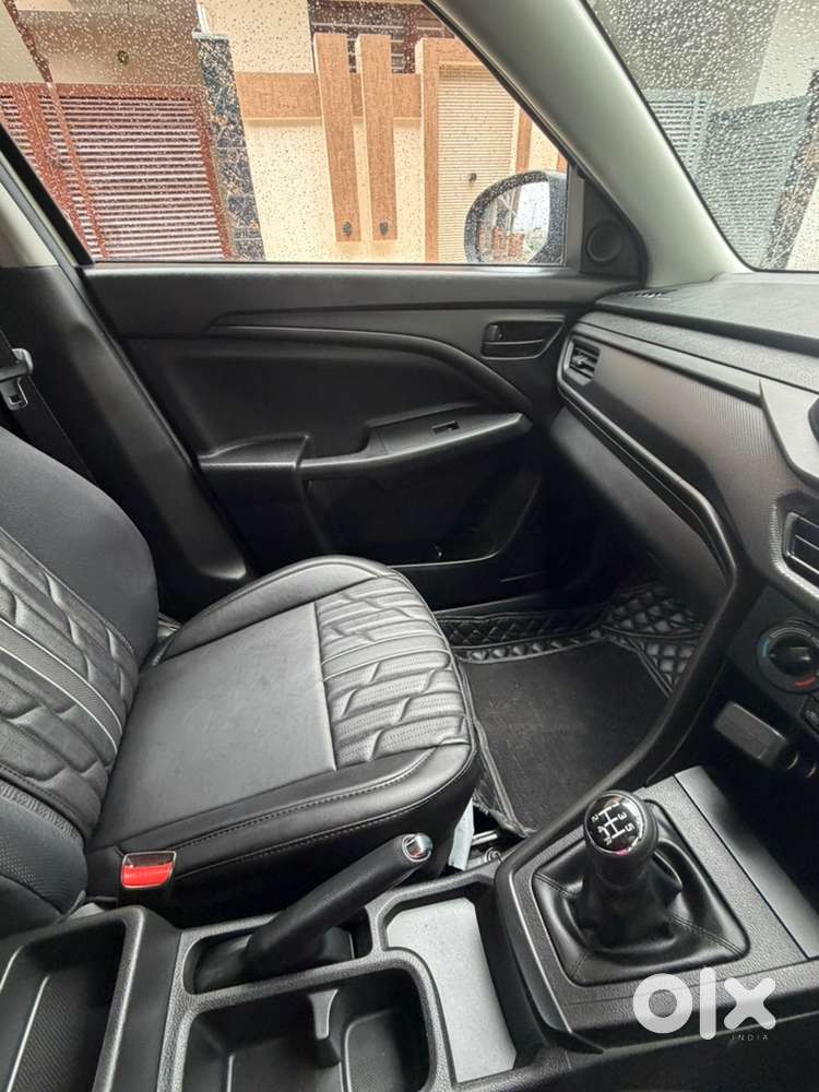 Maruti Brezza 1.5 Lxi Hybrid 2025 Year