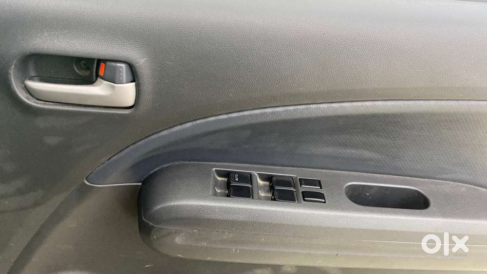 Maruti Suzuki Ritz Vxi, 2013, Petrol