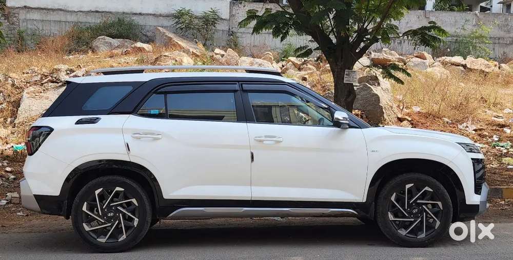 Hyundai Alcazar 1yr Old, Petrol Automatic, 7 Seater, 11k Kms.