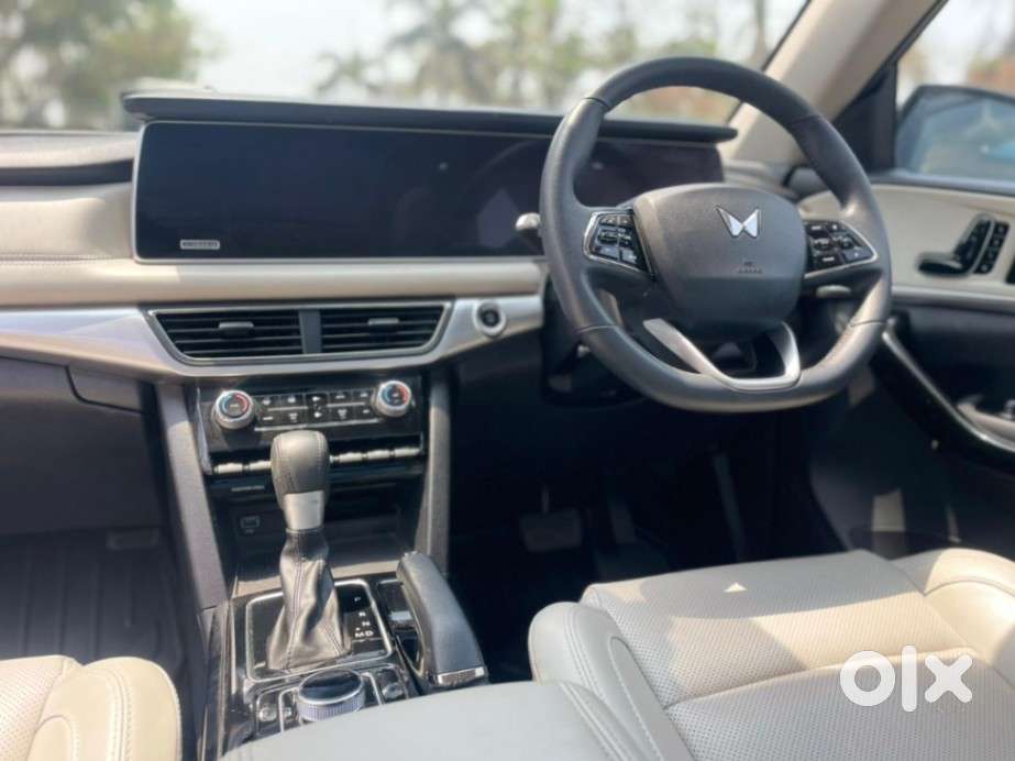 Mahindra Xuv700 2.2 Ax 7 Diesel At Str, 2025, Diesel