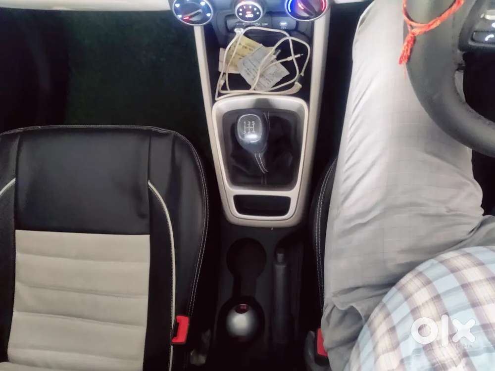 Hyundai Venue 2022 Petrol 8000 Km Driven