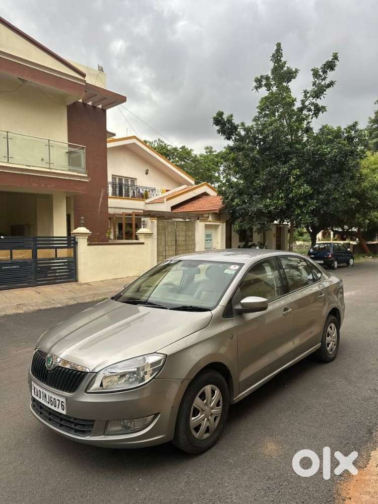 Skoda Rapid 1.6 Tdi Ambition Plus, 2012, Petrol