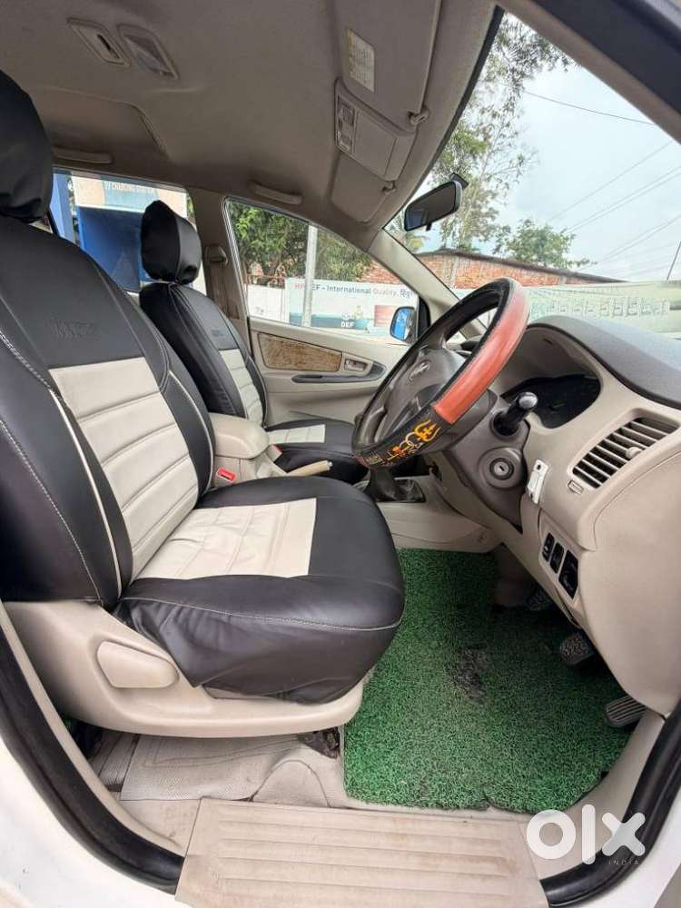 Toyota Innova 2.5 G (diesel) 8 Seater, 2015, Diesel