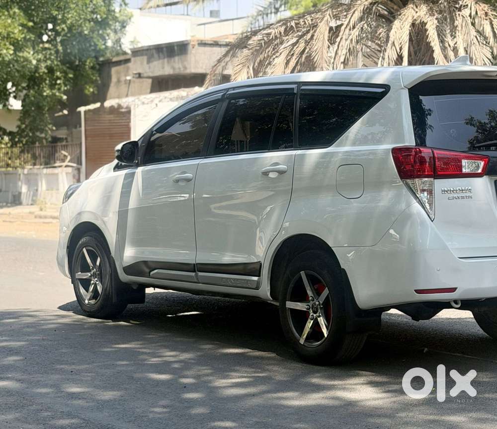 Toyota Innova Crysta [2020-ongoing] 2.4 Gx 8 Str, 2023, Diesel