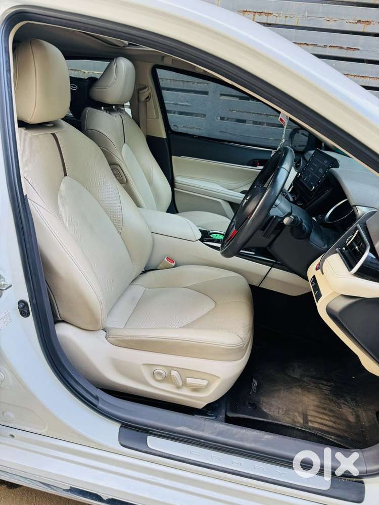 Toyota Camry Hybrid, 2022, Petrol