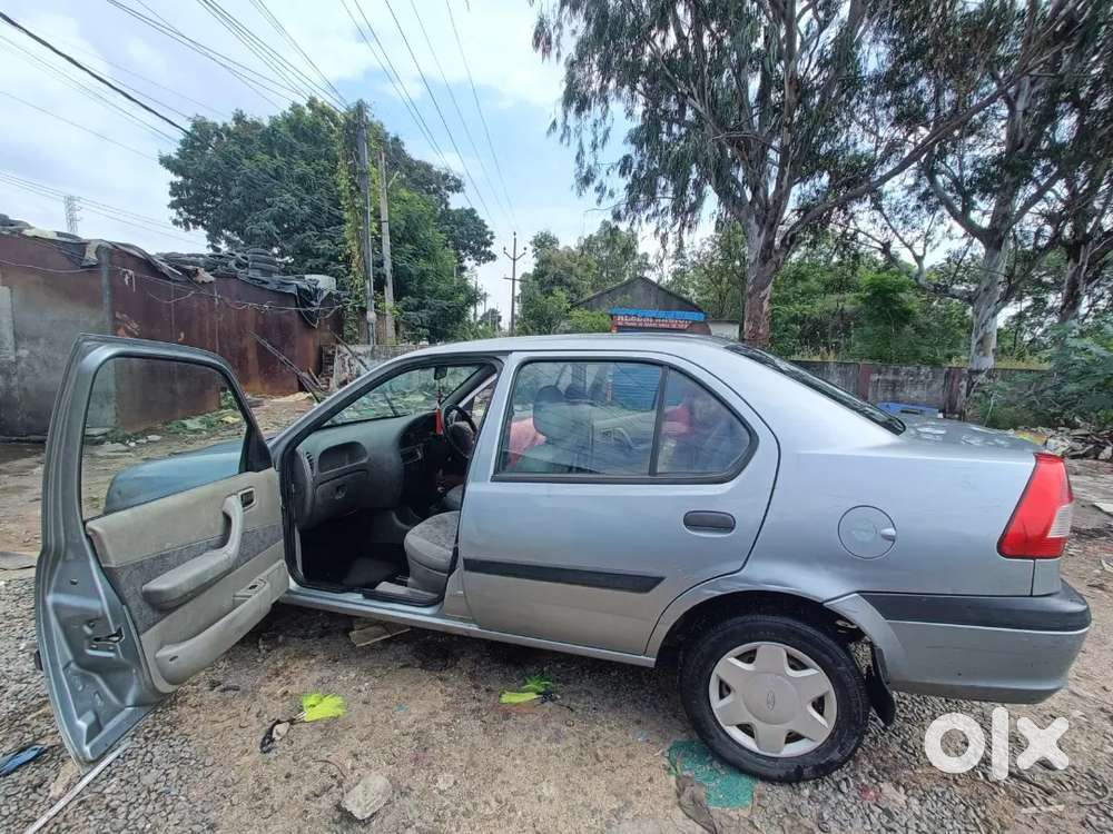 Ford Ikon Variant 2005 Petrol Manual 80000 Km Driven