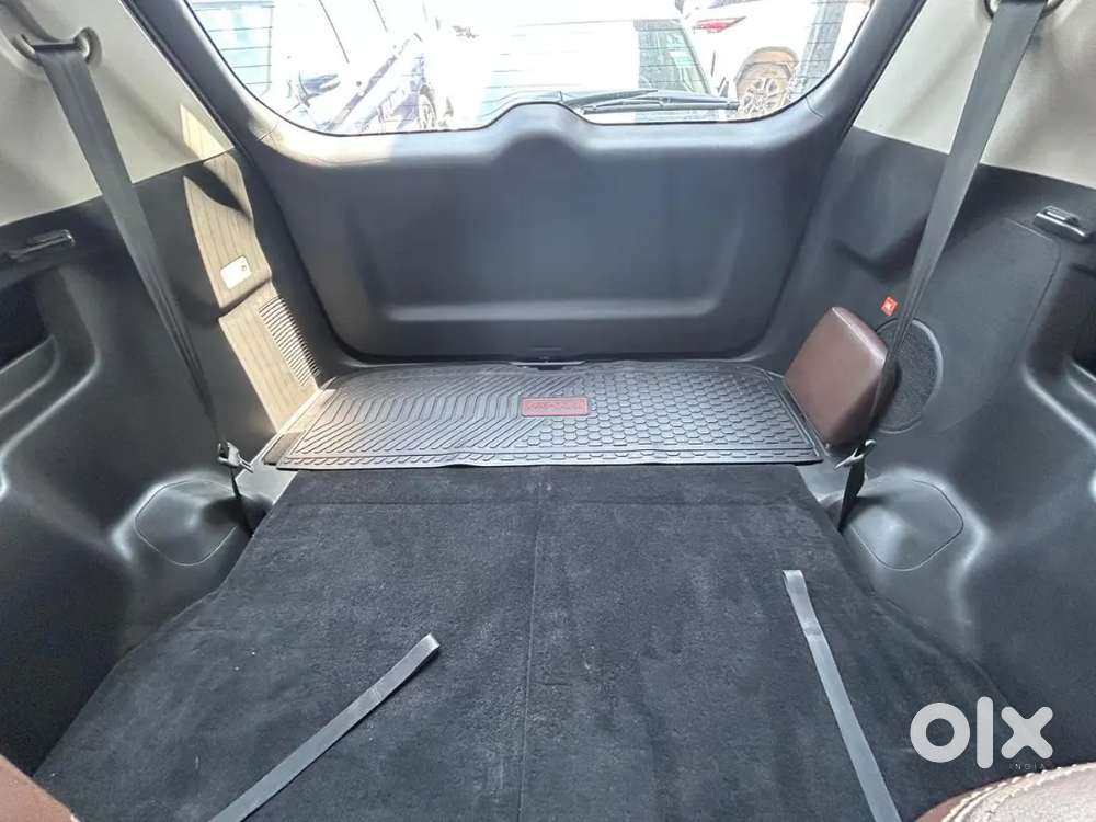 Toyota Innova Hycross 2023 Petrol 96000 Km Driven