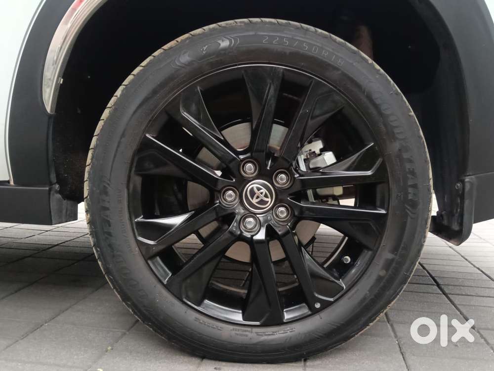 Toyota Innova Hycross 2.0 Zx Hybrid 7 Str, 2025, Petrol