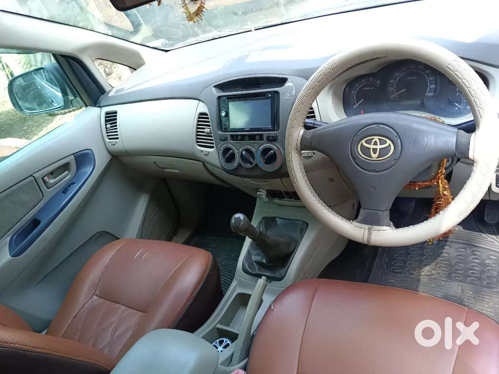 Toyota Innova 2011