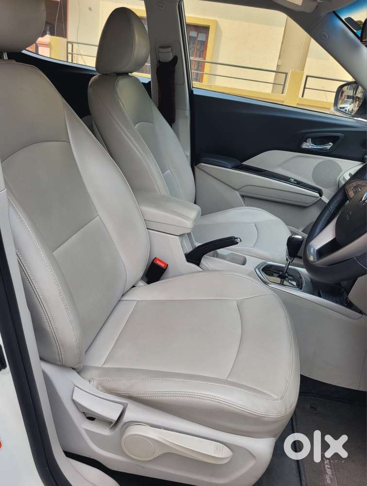 Mahindra Xuv300 1.2 W8 (o) Amt Petrol, 2023, Petrol