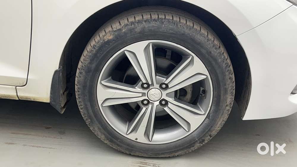 Hyundai Verna [2015-2017] Fluidic 4s 1.6 Crdi Sx (o) At, 2017, Petro..