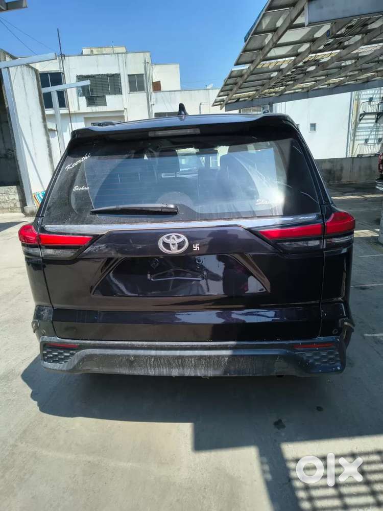 Toyota Innova Hycross 2.0 Zx Hybrid 7 Str, 2024, Petrol
