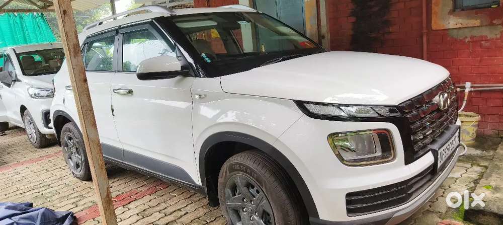 Hyundai Venue 2024 Petrol 5000 Km Driven