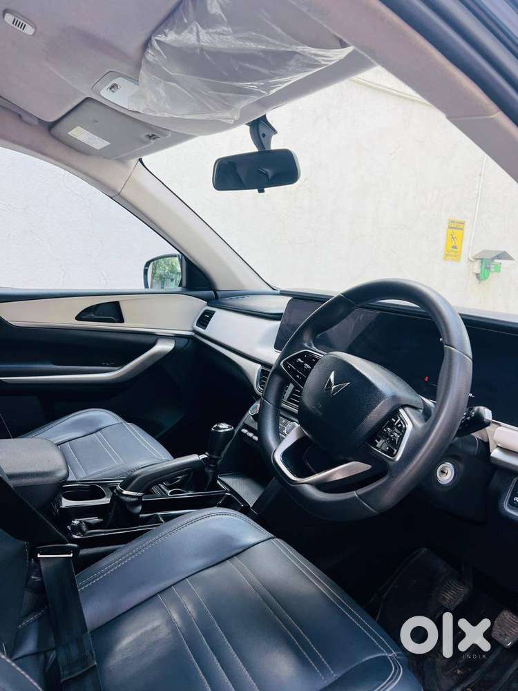 Mahindra Xuv700 Ax3 Diesel Manual | 2022 Model | Mint Condition