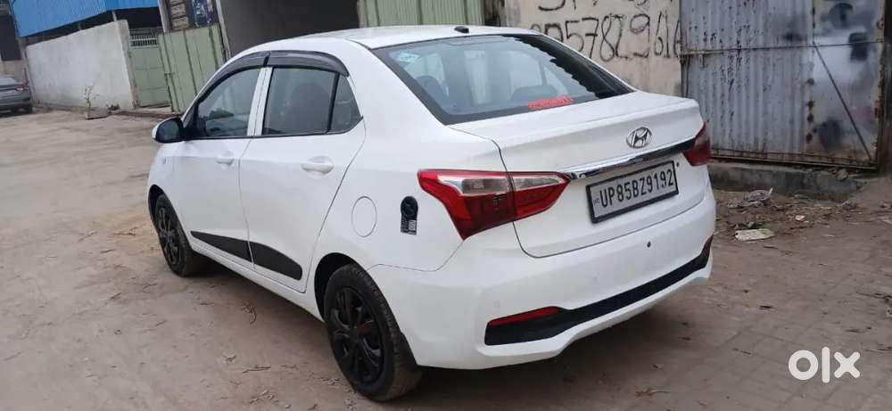 Hyundai Xcent White Colour