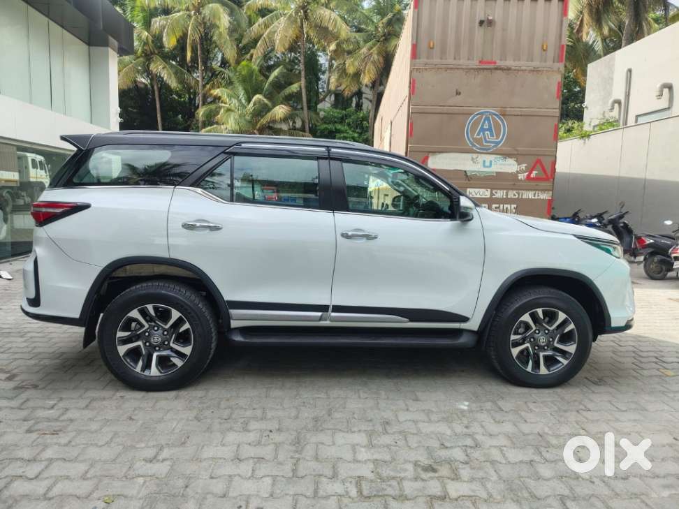 Toyota Fortuner Legender 4x4 At 2.8, 2025