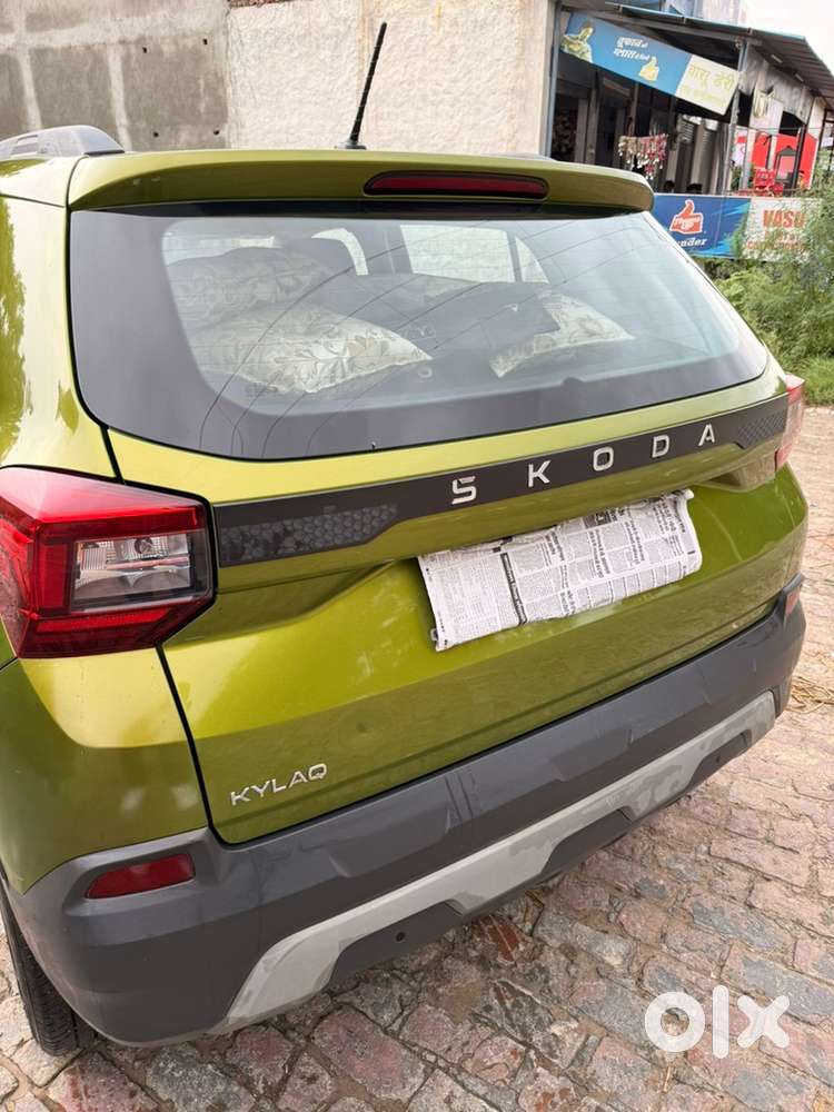 Skoda Kylaq Signature Petrol 2025