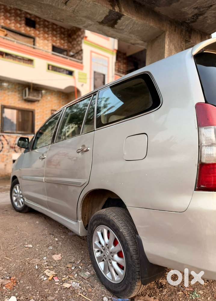 Toyota Innova 2.5v E4 8seat Well Maintained Car.