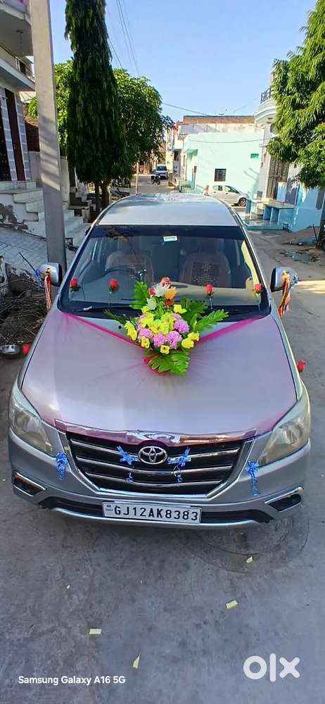 वेल मैनटैन इनोवा कार चालू हालत में है