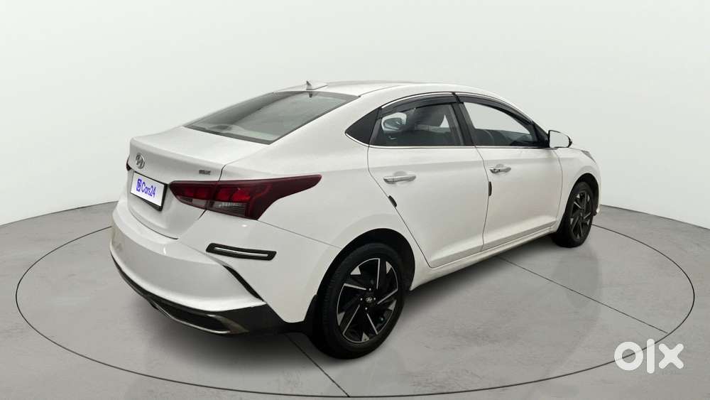 Hyundai Verna 1.5 Sx (o) Vtvt Ivt, 2022, Petrol