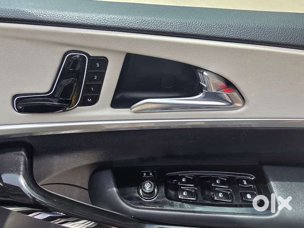 Mahindra Xuv700 2.2 Ax 7 Diesel At Luxury Pack Str, 2023, Diesel