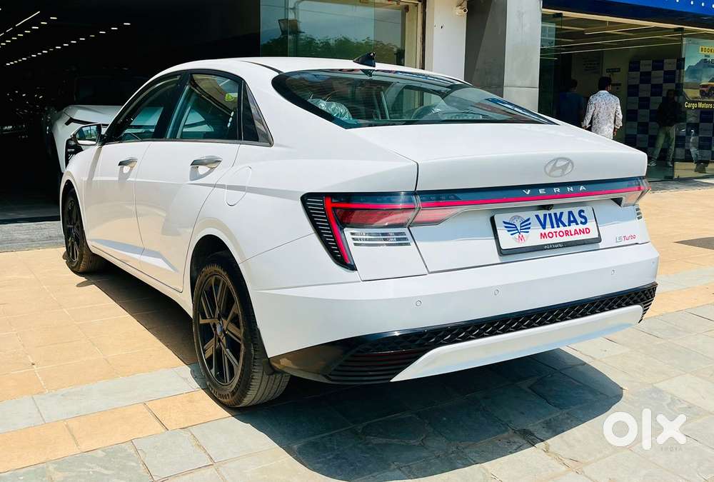 Hyundai Verna Sx (o) 1.5 Turbo Petrol Dct, 2023, Petrol