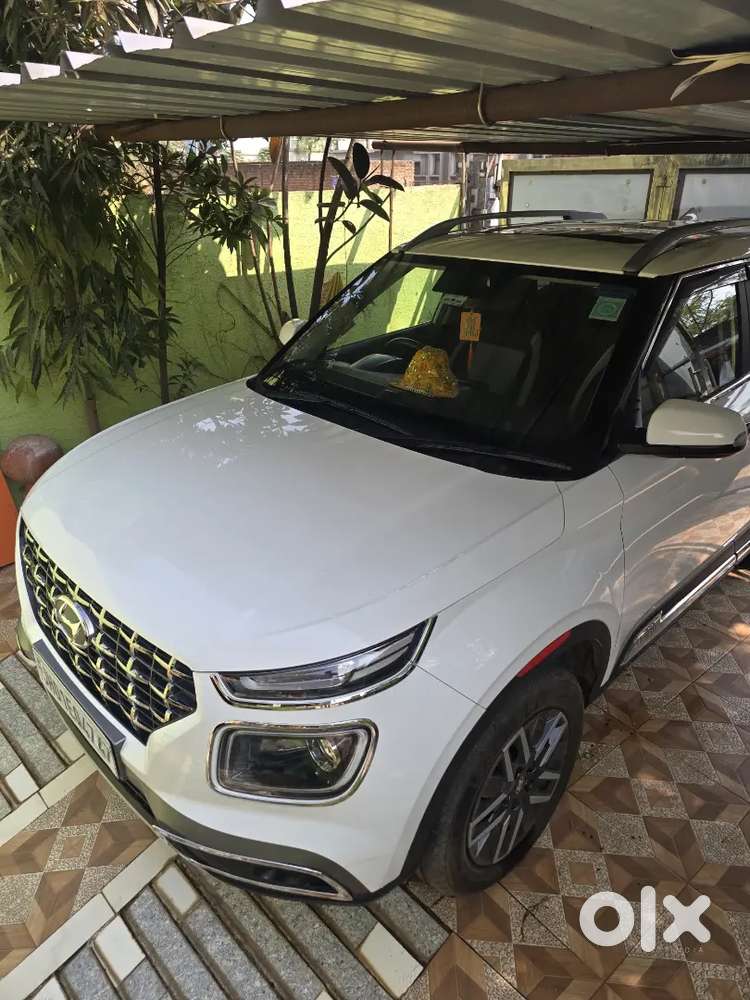 Hyundai Venue 2023 Petrol 16000 Km Driven