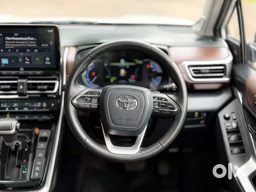 Toyota Innova Hycross 2.0 Zx (o) Hybrid 7 Str, 2025, Petrol