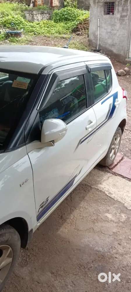 Maruti Suzuki Swift Dlx 2017