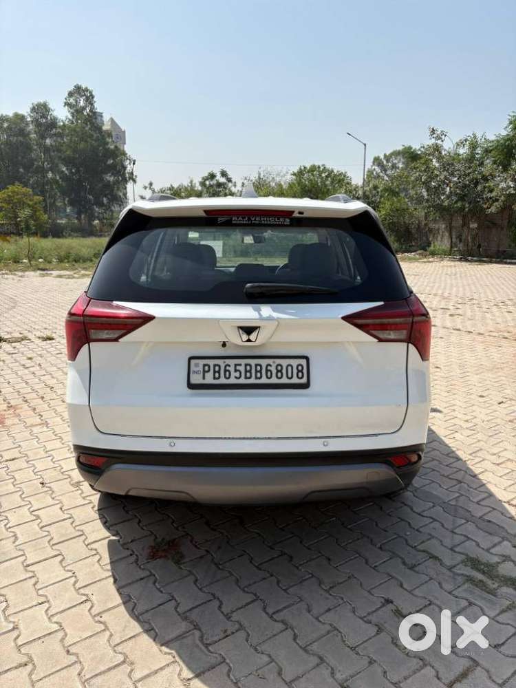 Mahindra Xuv700 2.2 Ax 5 Diesel At Str, 2022, Diesel