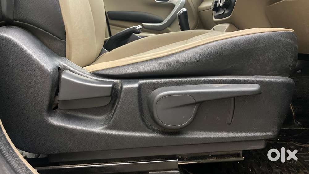 Mahindra Tuv 300 T10 Amt, 2018, Diesel