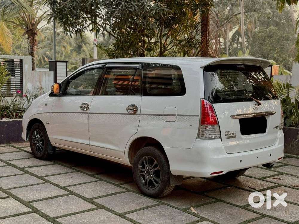 Toyota Innova 2.5 V 7 Str, 2011, Diesel