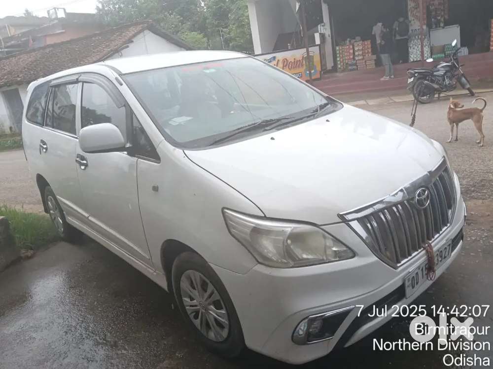 Toyota Innova 2014 Diesel 130000 Km Driven
