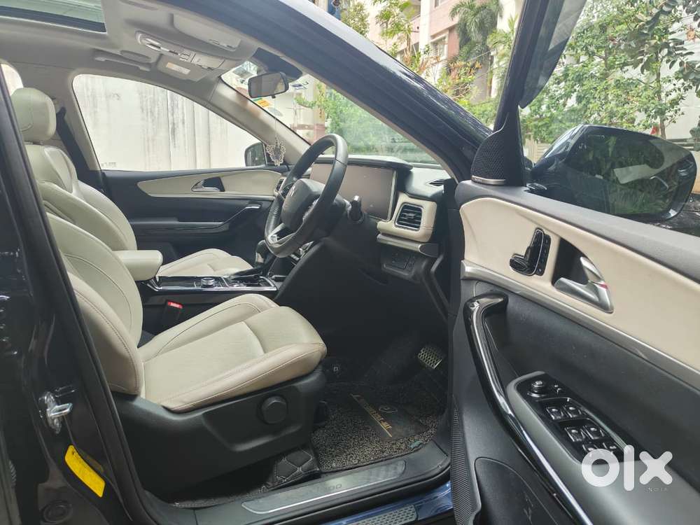 Mahindra Xuv700 2.2 Ax 7 Diesel At Luxury Pack Str Awd, 2021, Diesel