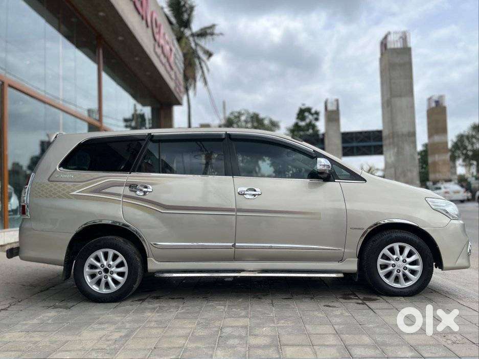Toyota Innova 2.0 Gx (petrol) 8 Seater Bs Iv, 2014, Diesel