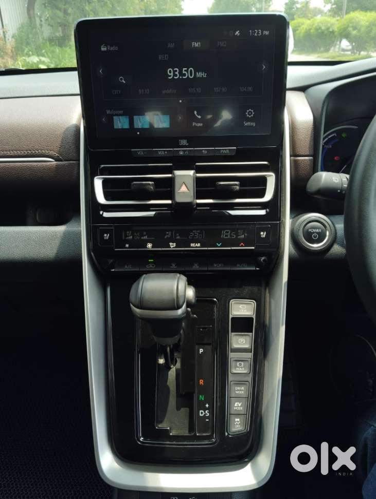 Toyota Innova Hycross 2.0 Zx (o) Hybrid 7 Str, 2025, Petrol