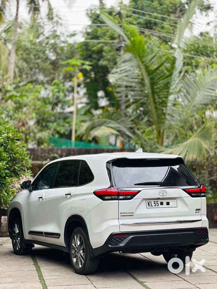 Toyota Innova Hycross 2.0 Zx (o) Hybrid 7 Str, 2025, Petrol