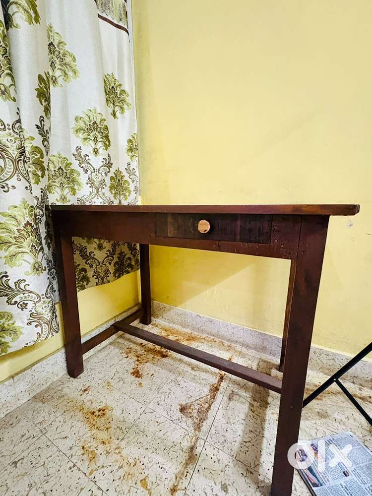 Wooden study table