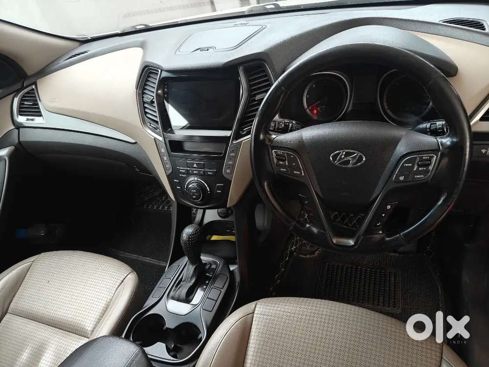 Hyundai Santa Fe 2015 Diesel 90000 Km Driven