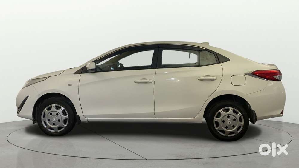 Toyota Yaris J Cvt, 2018, Petrol