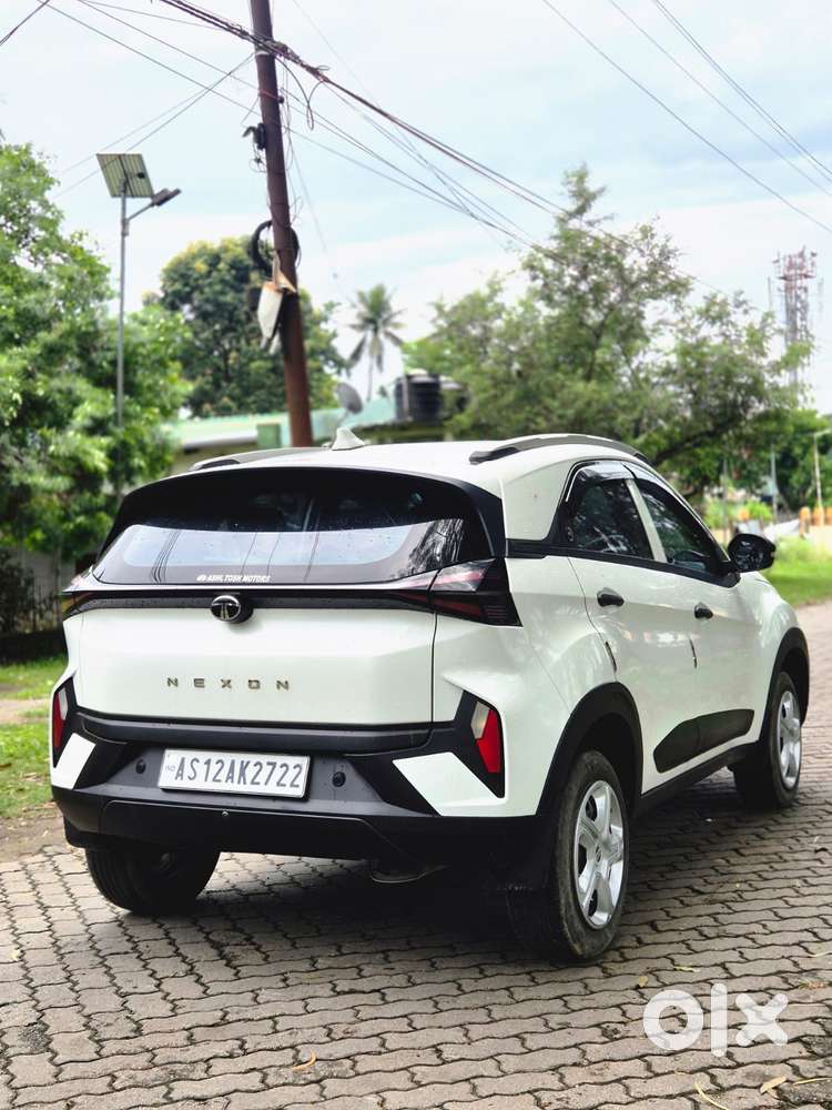 Tata Nexon Smart Plus1.2 Revotron Petrol 5 Mt, 2024
