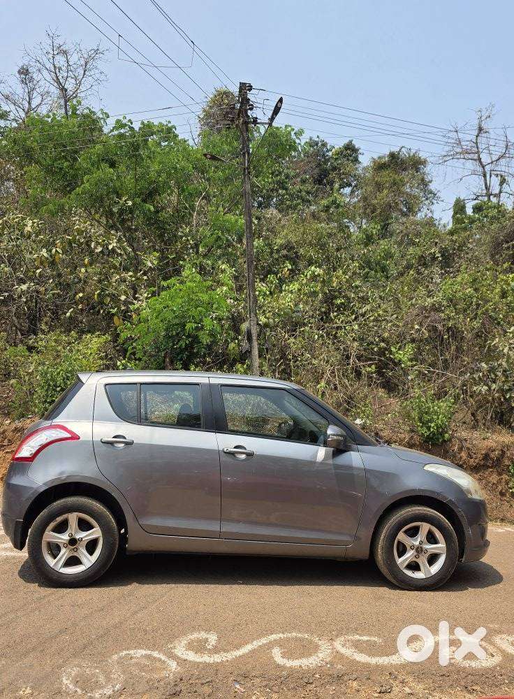 Maruti Suzuki Swift Vxi 1.2 Abs Bs-iv, 2013, Petrol