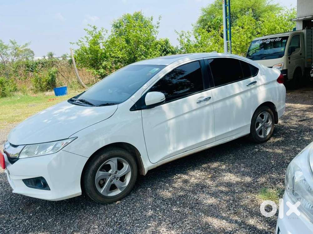 Honda City Petrol 2015 Sunroof, Push Button Start