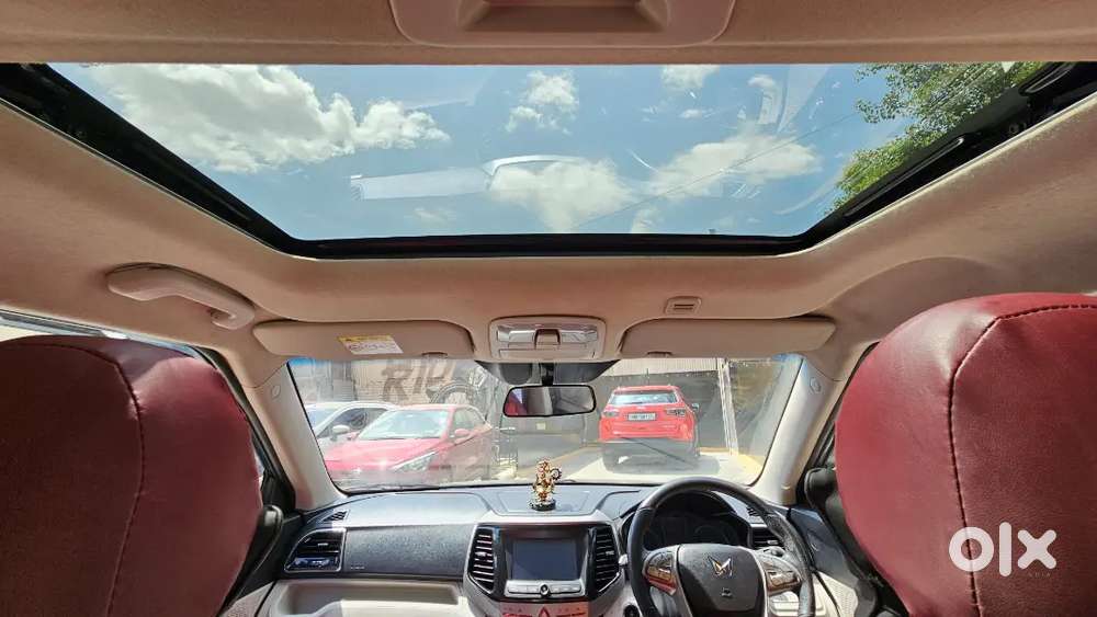 2023 Mahindra Xuv300 W8 Diesel Manual With Sunroof