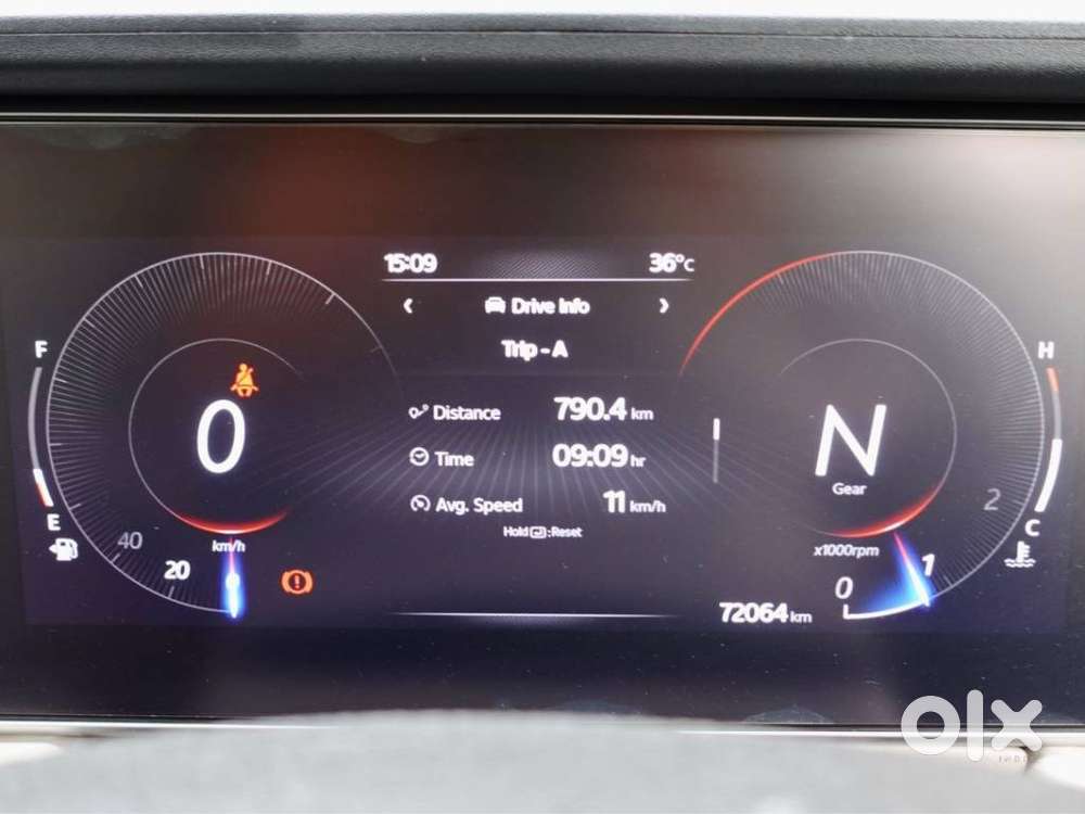 Mahindra Xuv700 2.0 Ax 3 Petrol Mt 5 Str, 2022, Petrol