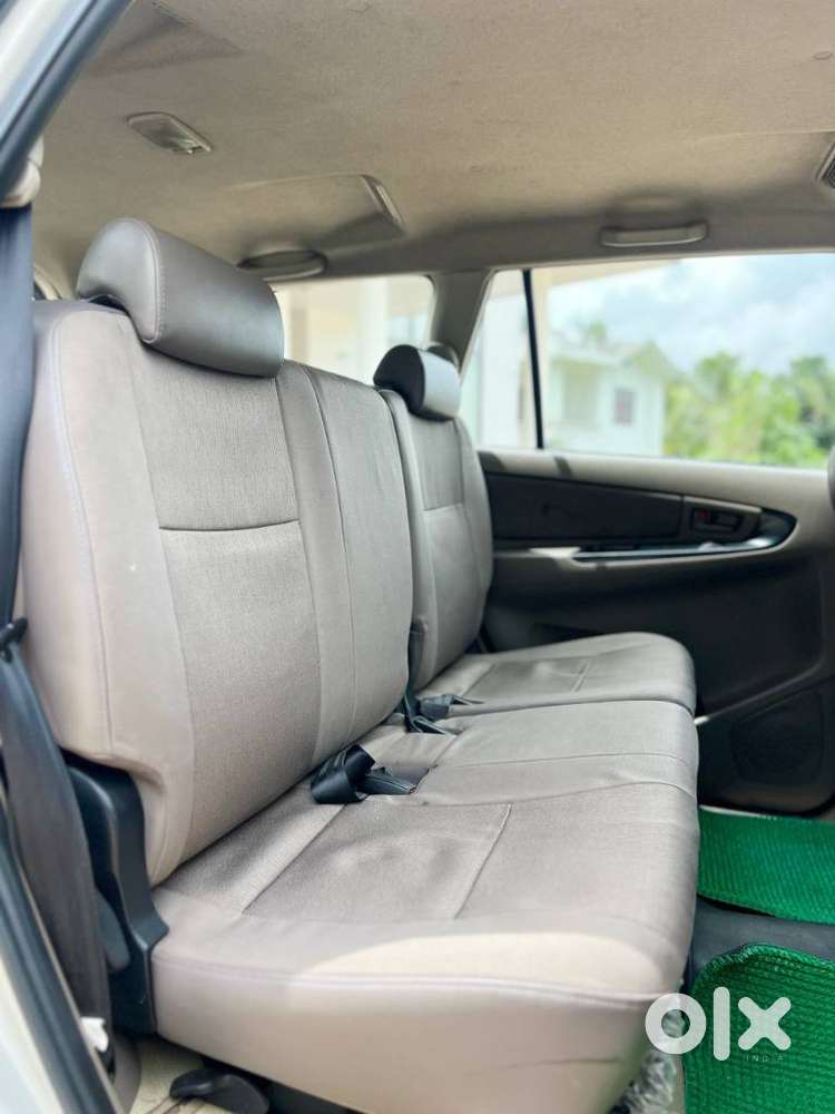 Toyota Innova 2.5 G (diesel) 8 Seater Bs Iv, 2015, Diesel