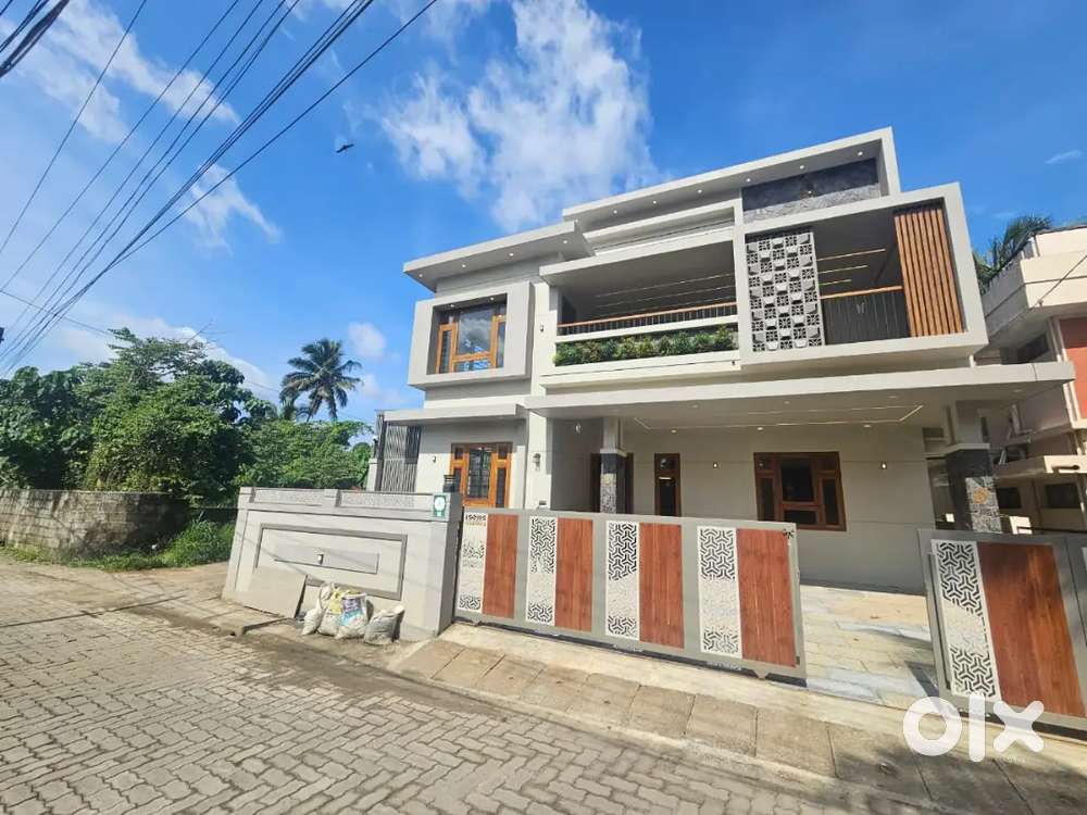 LUXURIOUS 4BHK VILLA FOR SALE NEAR EDAPPALLY PALARIVATTOM ERNAKULAM