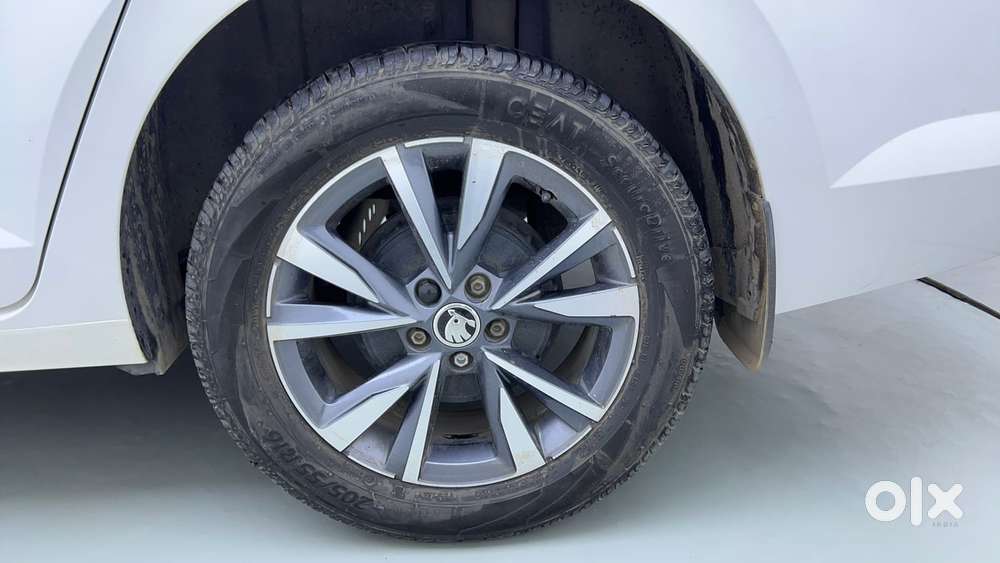 Skoda Slavia Style 1.0l Tsi Mt, 2022, Petrol